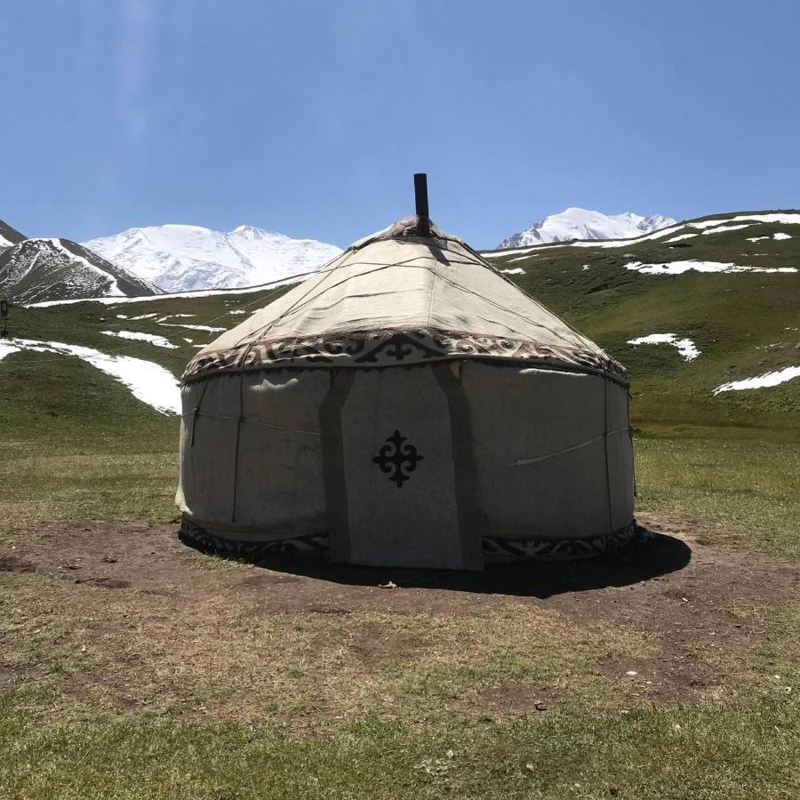 Pamir Nomad Yurt Camp Hotel Kara-Kavak ภายนอก รูปภาพ
