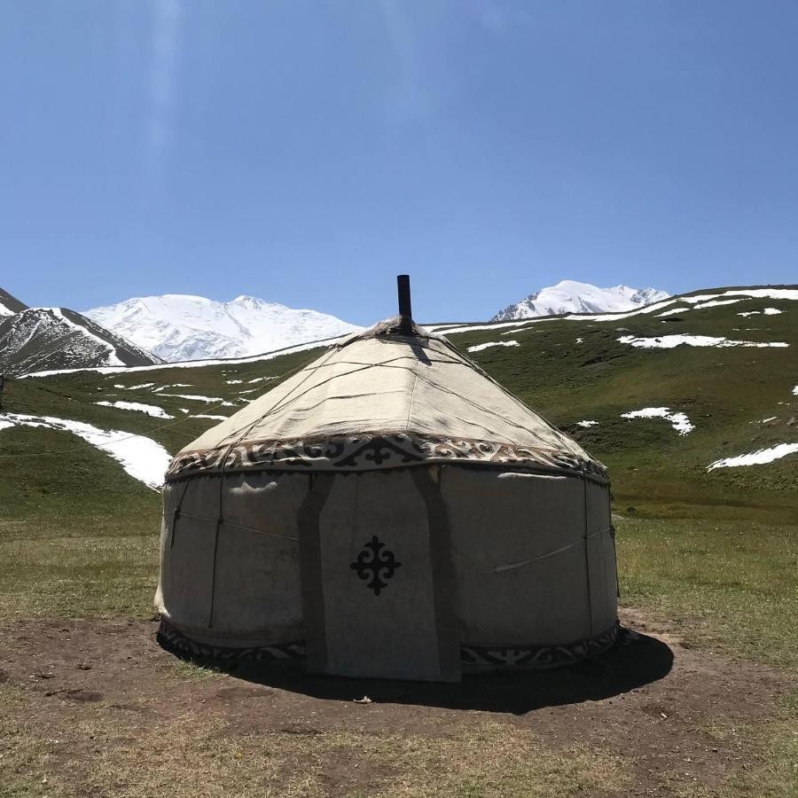 Pamir Nomad Yurt Camp Hotel Kara-Kavak ภายนอก รูปภาพ